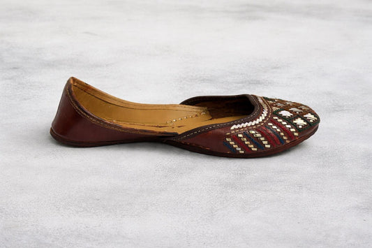 Handcrafted Punjabi Jutti for Women | burgundy Mirror Work Indian Jutti | Traditional Moja Flats
